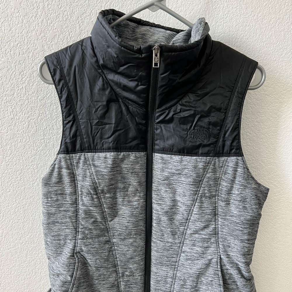 L - The North Face vest
